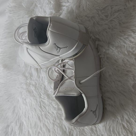 JORDAN White, SIZE 7 Y Sneakers with Streamlined Design - Picture 4 of 5